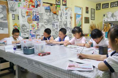 突泉縣舉辦暑期繪畫技術培訓活動 助力青少年繽紛暑假快樂成長